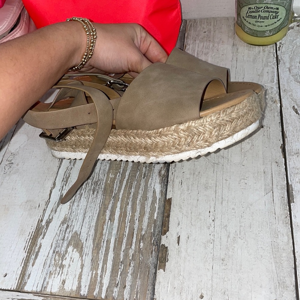 Platform sandals